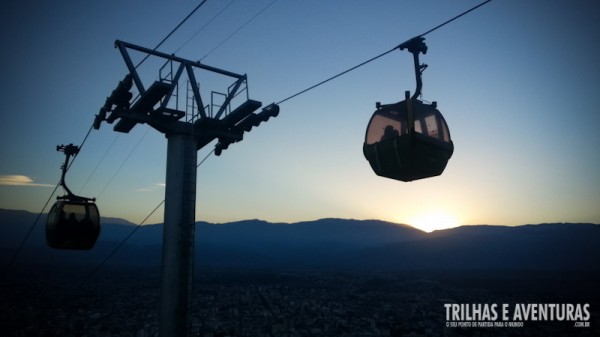 No Teleferico de Salta é possível ver o sol se pondo na pré-Cordilheiras dos Andes