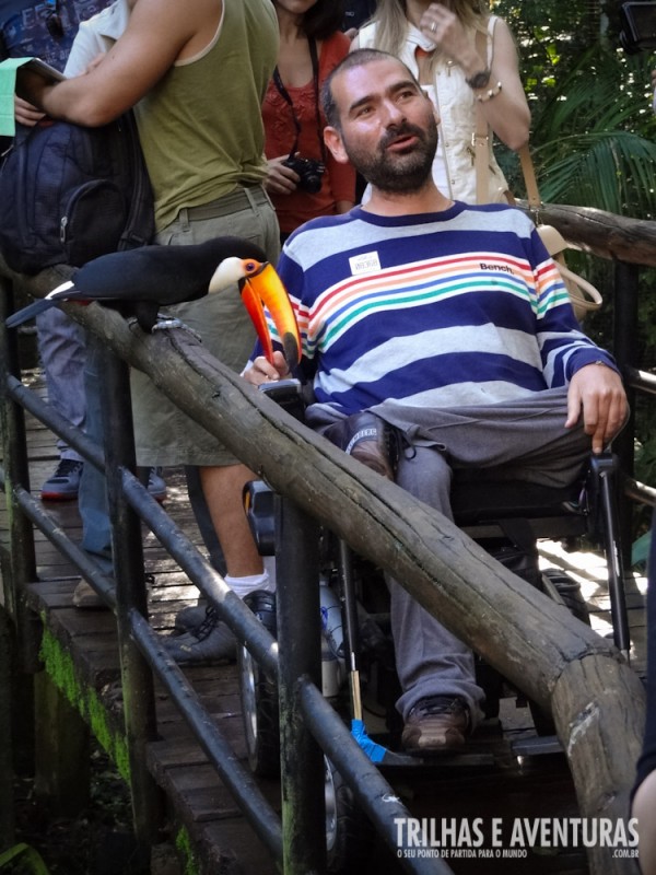 No Parque das Aves (Foz do Iguaçu) o cadeirante tem acesso total às experiências