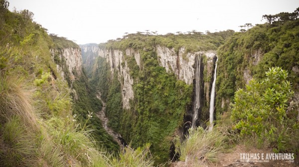 Panorâmica da Cachoeira das Andorinhas no Cânion Itaimbezinho