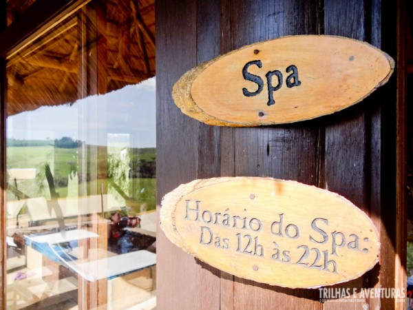 SPA com piscina de hidromassagem e sauna à lenha