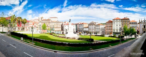 Panorâmica do jardim em frente ao Palácio da Bolsa, no Porto