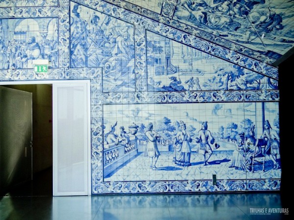 Sala VIP com azulejos portugueses de época
