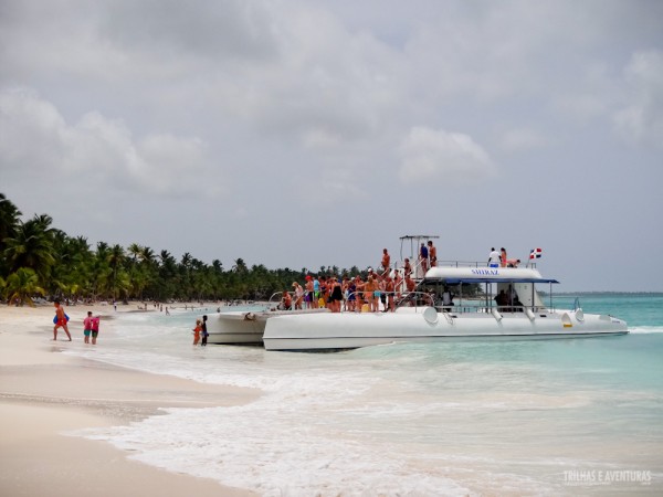 O catamaran deixa/pega os turistas na praia (mas vai depender das condições do mar)