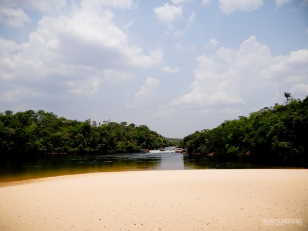 Espaço, tranquilidade e águas cristalinas te esperam na Prainha do Rio Novo