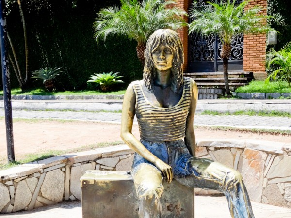 A estátua de Bardot é parada obrigatória dos turistas