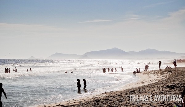 Curta a tranquilidade da praia da Barra da Tijuca antes e depois da virada do ano