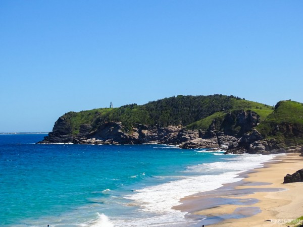 Selvagem e quase deserta, a Praia Brava é a única praia de nudismo em Cabo Frio
