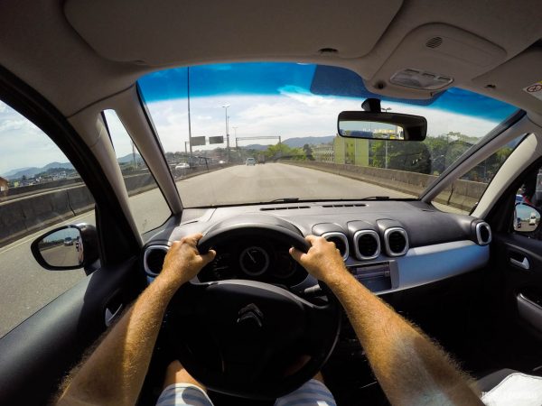 Vista do motorista com o para-brisa panorâmico do novo Citroen Aircross