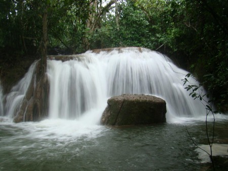 Uma das muitas cachoeiras da Estância Mimosa, Bonito - MS