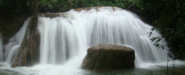 Uma das muitas cachoeiras da Estância Mimosa, Bonito - MS