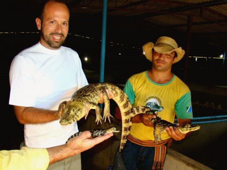 Com o jacaré Brad Pitt, na Cacimba de Pedra, Miranda - MS