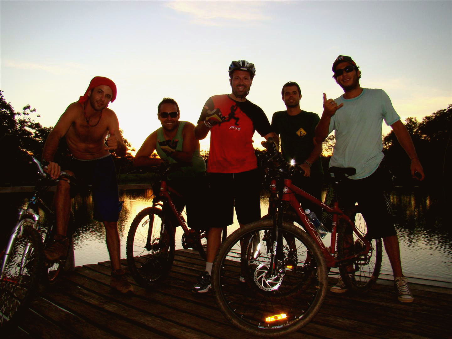 Grupo reunido após pedalada, Lobo Guará Bike Adventure, Bonito - MS