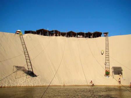 Esse é o famoso sky-bunda de Canoa Quebrada