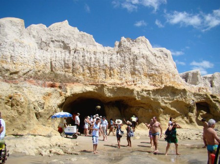 Gruta da Mãe d´Água na Praia das Fontes