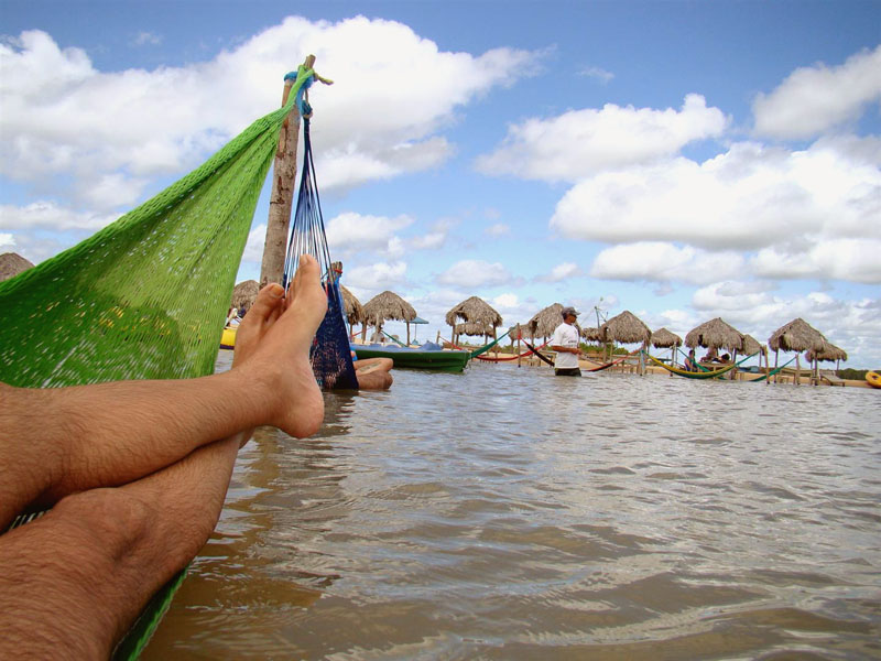 Relaxando nas redes da Lagoa da Torta