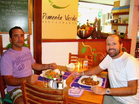 Nossos pratos: Peixe a Chinesa e Peixe Grelhado com Salada