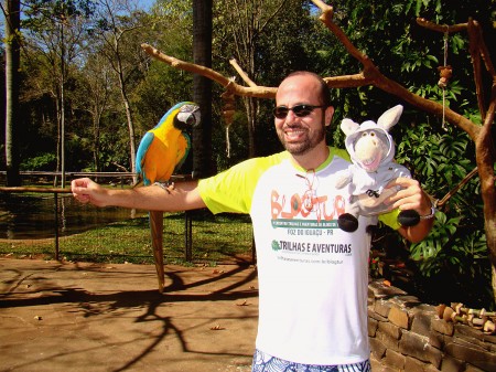 Com a arara e o Jegueton (do blog Jeguiando) - Parque das Aves