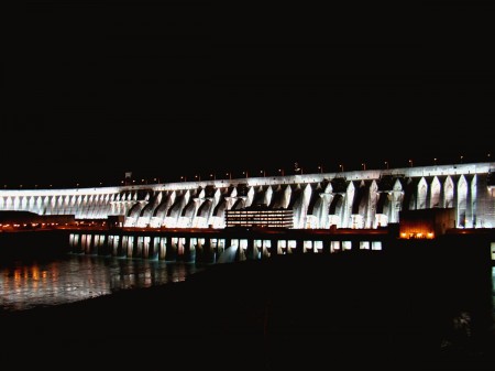 Iluminação Noturna da Barragem - Itaipu Binacional