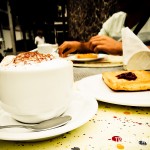 Capuccino e Waffle no Café da Manhã no Instituto Moreira Salles