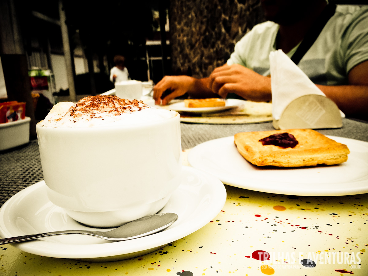 Capuccino e Waffle no Café da Manhã no Instituto Moreira Salles