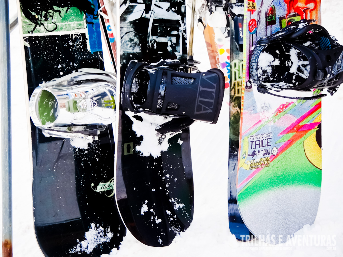 Pranchas de Snowboard e esquis podem ser alugados em diversas lojas