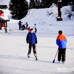 Praticando hóquei e patinação no gelo em Grouse Mountain