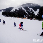 Aulas coletivas para grupos de crianças nas estações de ski