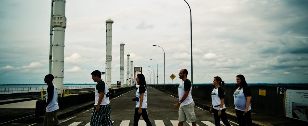 Relembrando a famosa "Abbey Road" dos Beatles durante o Circuito Especial na Itaipu