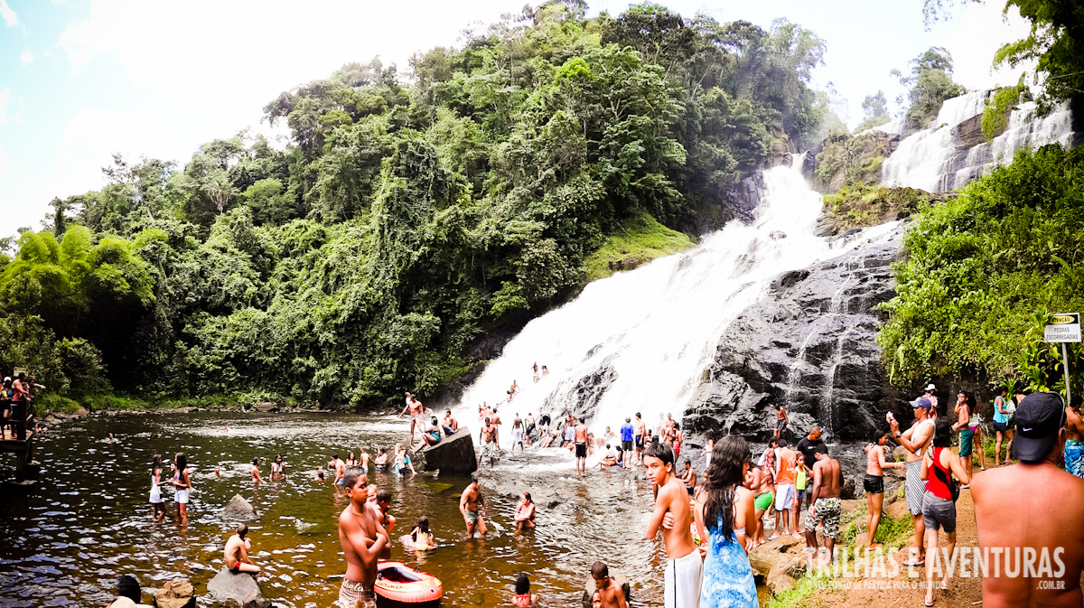 Evite a cachoeira em feriados e festas na região. Ela pode estar assim!