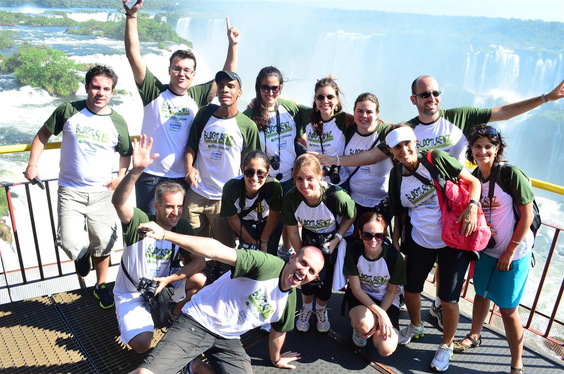 A foto oficial do BlogTurFoz só podia ser nas fabulosas Cataratas do Iguaçu