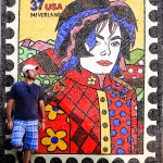 Na laje do Michael Jackson com arte do Romero Brito