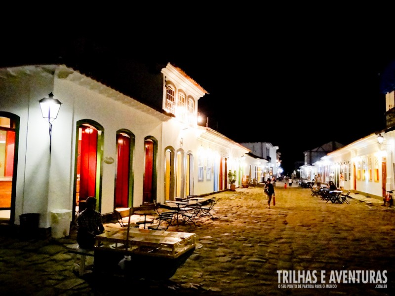 Aproveite para curtir a noite de Paraty também