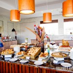 Ilha de pães no café da manhã do restaurante