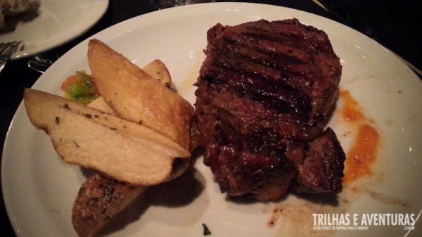 O famoso Bife de Chorizo Argentino é servido durante o show de tango