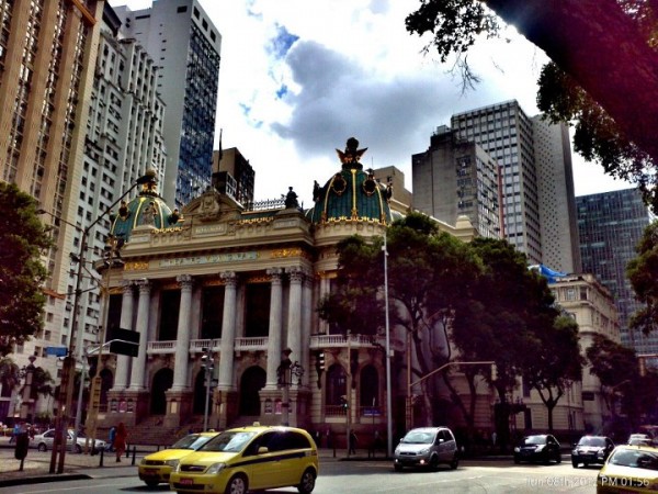 Cinelândia - Centro do RJ, em tarde de céu nublado