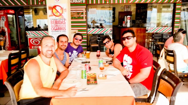 A turma reunida no Restaurante Casa Nova - Shopping Piratas