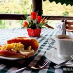 O café da manhã fica ainda mais gostoso com a vista pro campo