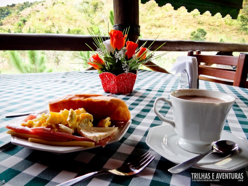 O café da manhã fica ainda mais gostoso com a vista pro campo