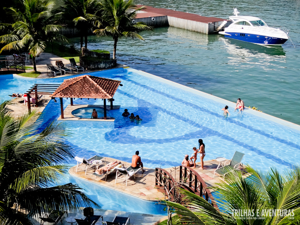 Vista do quarto para a piscina