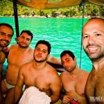 Com os amigos no Passeio de Barco em Paraty