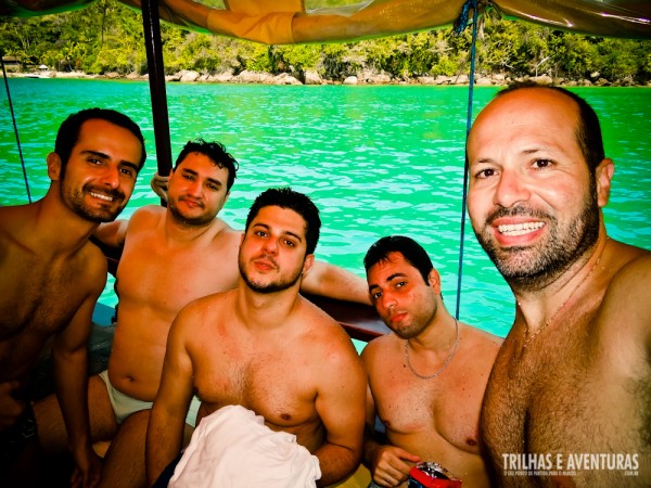 Com os amigos no Passeio de Barco em Paraty