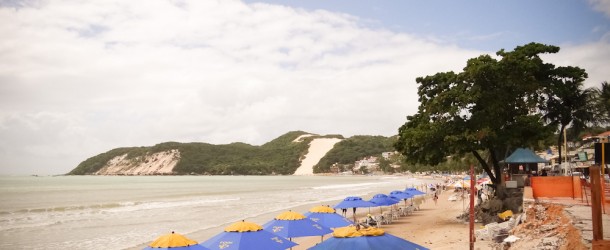 A "orla" da Praia de Ponta Negra está destruída