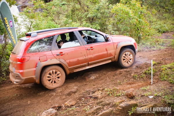 Novo Fiat Adventure no terreno que mais gosta de andar