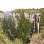 Panorâmica da Cachoeira das Andorinhas no Cânion Itaimbezinho