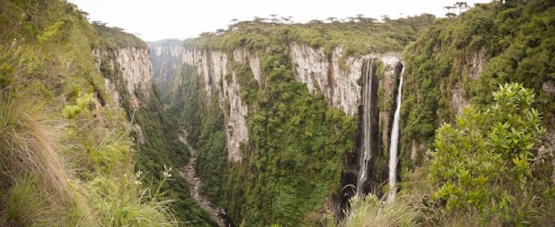 Panorâmica da Cachoeira das Andorinhas no Cânion Itaimbezinho