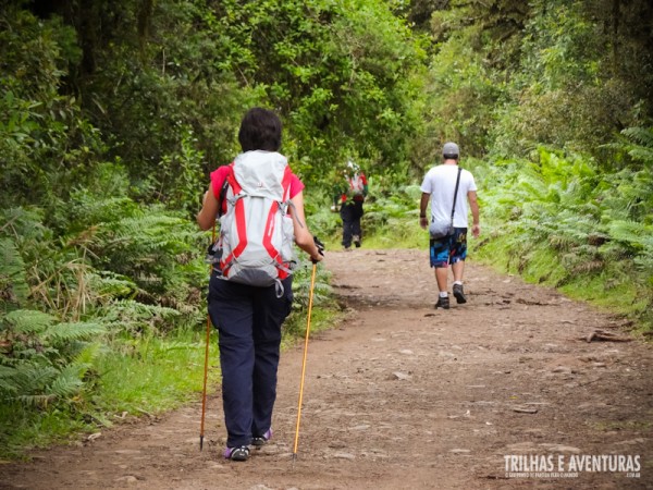 A Trilha do Cotovelo é uma leve caminhada por 6km de estrada de chão batida