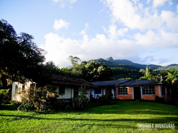 O gramado também funciona como campo de bocha