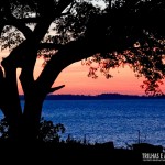 Vale a pena esperar o pôr-do-sol tomando um café às margens do Guaíba