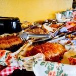 Mesa de café da manhã com grande diversidade de opções