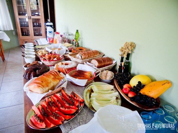 Café da manhã reforçado para um dia de caminhada